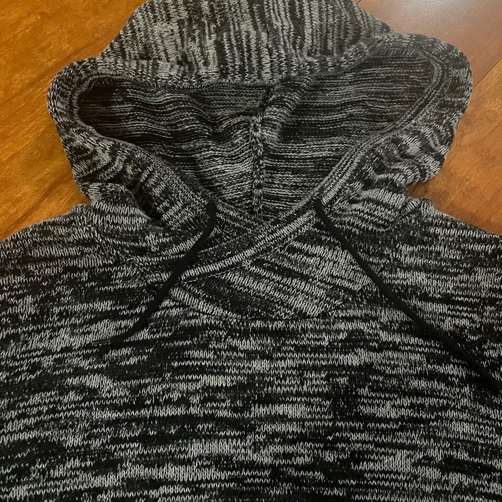 Black / White hooded sweater